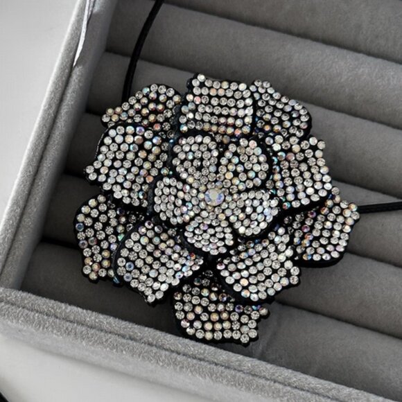Floral Rhinestone wrap Necklace - Picture 2 of 5